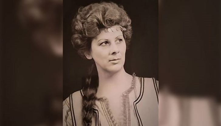 Оперната прима е родена в Панагюрище на 16 септември 1943 година Оперната прима е родена в Панагюрище на 16 септември 1943 година