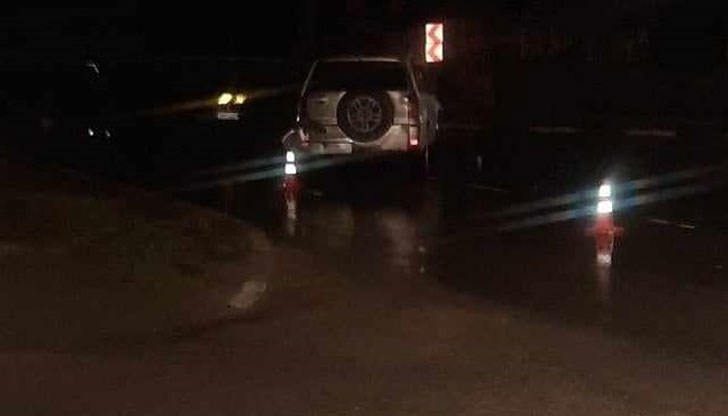 Шофьорът на колата е транспортиран в болница с наранявания Шофьорът на колата е транспортиран в болница с наранявания