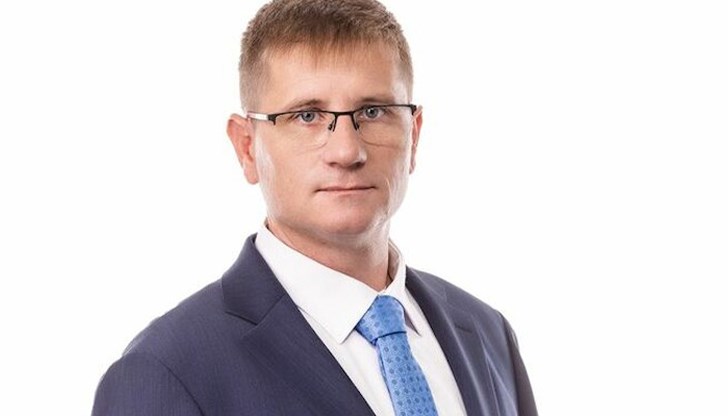 Депутатът заяви, че няма да напуска партията въпреки изключването на брат му Депутатът заяви, че няма да напуска партията въпреки изключването на брат му