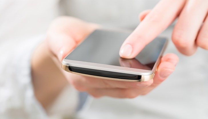 Тя е оставила телефона си в училище в деня на изчезването си, не е ясно кой е сменил снимката