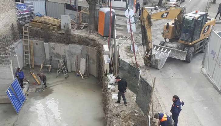 Клементина Минева разказа, че стена на имота ѝ е паднала заедно с оградата