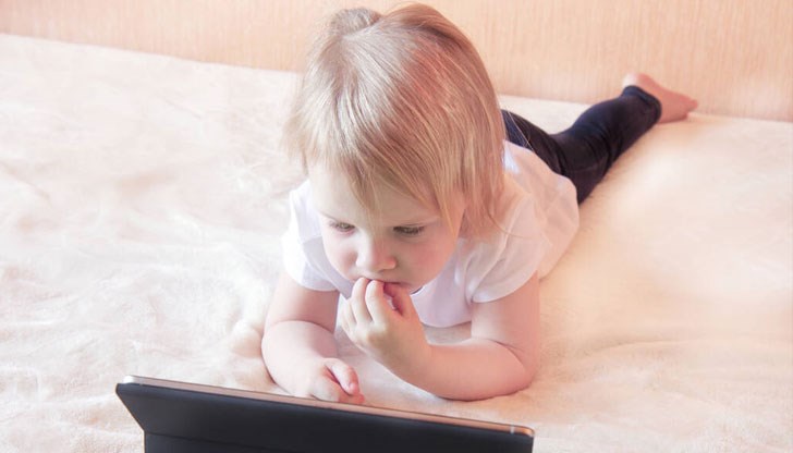 Над 60% от българчетата под двегодишна възраст всеки ден гледат филмчета на телефона Над 60% от българчетата под двегодишна възраст всеки ден гледат филмчета на телефона