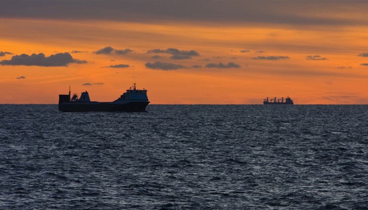 Атакувани са британския кораб Morning Tide и американския Star Nasia Атакувани са британския кораб Morning Tide и американския Star Nasia