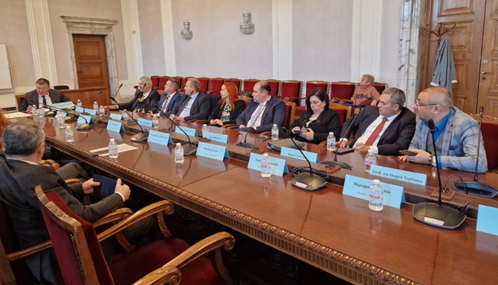 Депутатите ще изслушат министъра на здравеопазването, на изпълнителния директор на Агенцията по лекарствата, както и шефовете на ГДБОП и ДАНС Депутатите ще изслушат министъра на здравеопазването, на изпълнителния директор на Агенцията по лекарствата, както и шефовете на ГДБОП и ДАНС