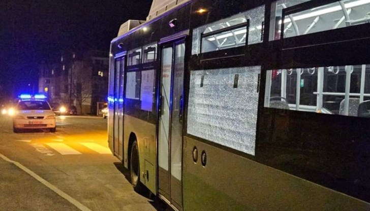 Две вандалски прояви срещу автобуси на градския транспорт са извършени в понеделник вечер в Габрово