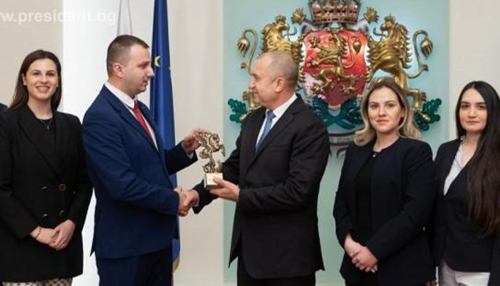 Въпрос е на институционална и обществена отговорност към бъдещето на България, посочва президентът