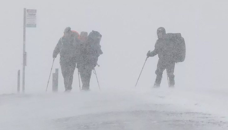 Снежната буря може да продължи до понеделник