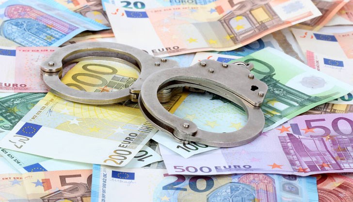 Българите са ощетили възрастни хора със 76 хиляди евро в брой, много златни бижута и монети Българите са ощетили възрастни хора със 76 хиляди евро в брой, много златни бижута и монети