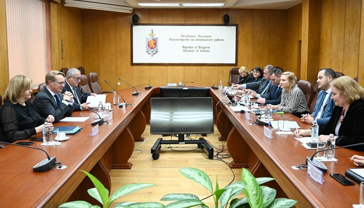 Служителите на Европейската агенция за гранична и брегова охрана стават 500-600