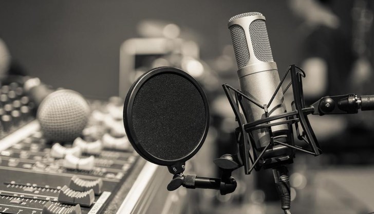 Мотото на деня през 2024 година е "Радиото: век, информиращ, забавляващ и образователен“ Мотото на деня през 2024 година е "Радиото: век, информиращ, забавляващ и образователен“