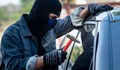 Откраднаха близо 20 чифта маратонки от багажника на кола в Русе