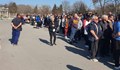 Огромна опашка за фиданки се изви край НАП - Русе