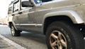 Нарязаха гумите на джип на паркинг на булевард "Липник"