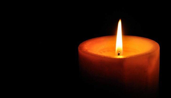 Той се заразява с полиомиелит, когато е на шест години и остава парализиран от врата надолу Той се заразява с полиомиелит, когато е на шест години и остава парализиран от врата надолу