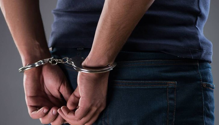 Събрани са данни и доказателства за съпричастност на мъжете и към измами, извършени спрямо още хора от цялата страна Събрани са данни и доказателства за съпричастност на мъжете и към измами, извършени спрямо още хора от цялата страна