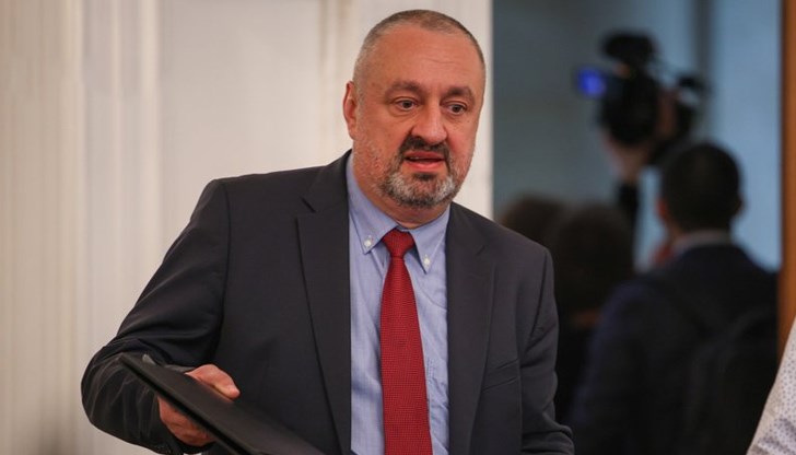 Следователят към НСлС заяви, че е бил в добри отношения с Петьо Петров до 2004 година Следователят към НСлС заяви, че е бил в добри отношения с Петьо Петров до 2004 година