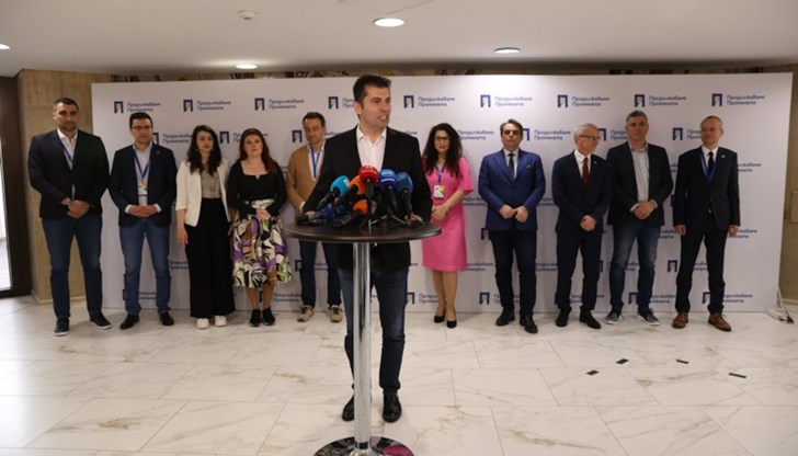 Хората зад мен са генералите на промяната, заяви Кирил Петков