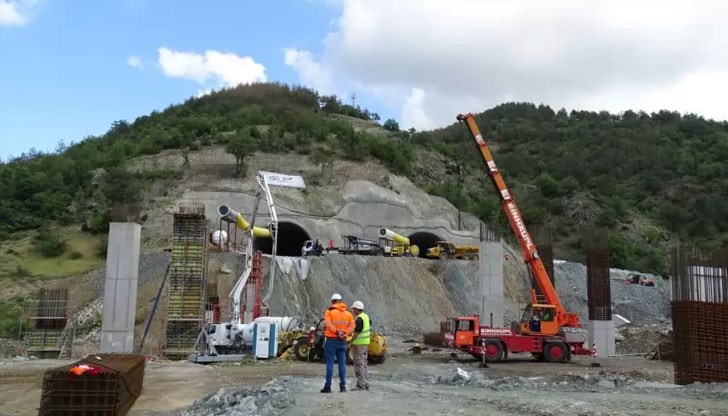 След близо 5 години забавяне строителството на магистралата най-сетне започва