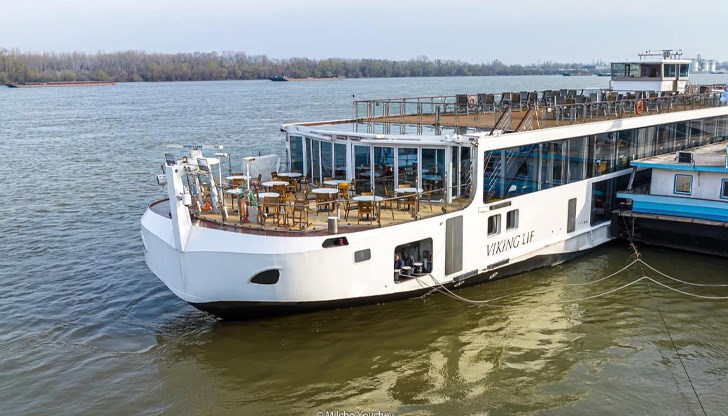 Корабът „Viking Lif“ акостира с пасажери от САЩ, Канада, Нова Зеландия и Бразилия