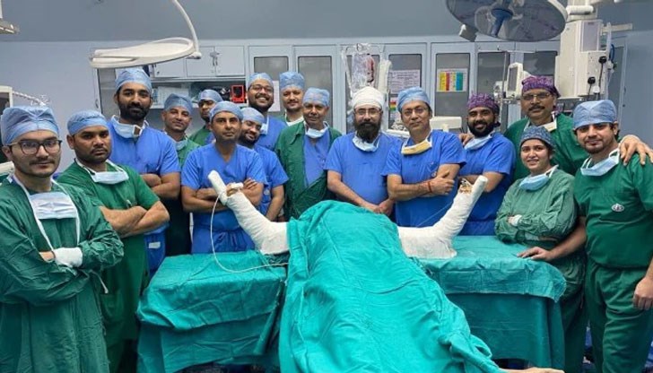 Радж Кумар получи шанс един ден отново да може да държи четката