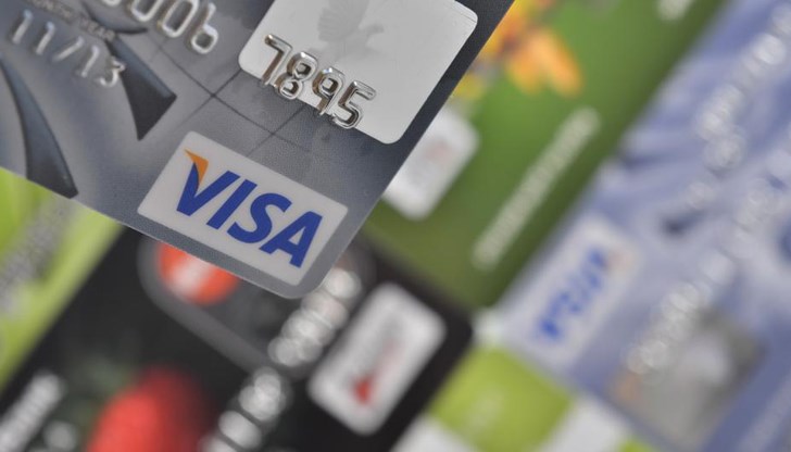 Двама души на 24 и 26 години са задържани във Варна за извършени измами