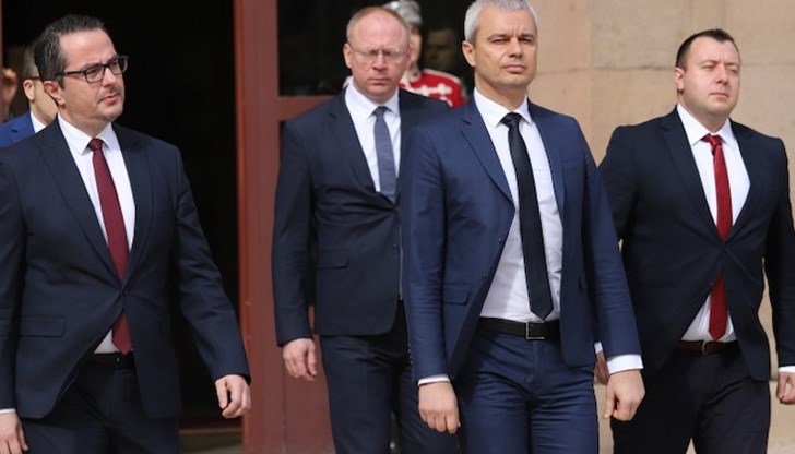 ПП-ДБ изпитват панически страх от нови избори, вече са четвърта политическа сила