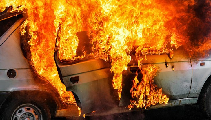 След инцидента колата се е запалила и изгоряла