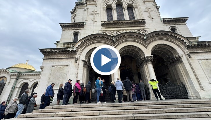 Ковчегът с тленните останки на Негово Светейшество беше внесен в „Св. Александър Невски”