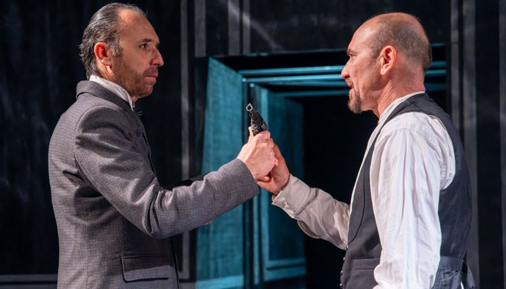 Премиерата ще се играе пред пълен салон, а следващата дата на спектакъла е на 12 април