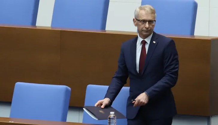 216 депутати гласуваха оставката на Николай Денков