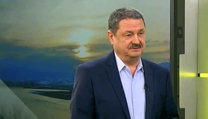 След предстоящия слънчев и топъл уикенд ни очакват отново дъждовни дни