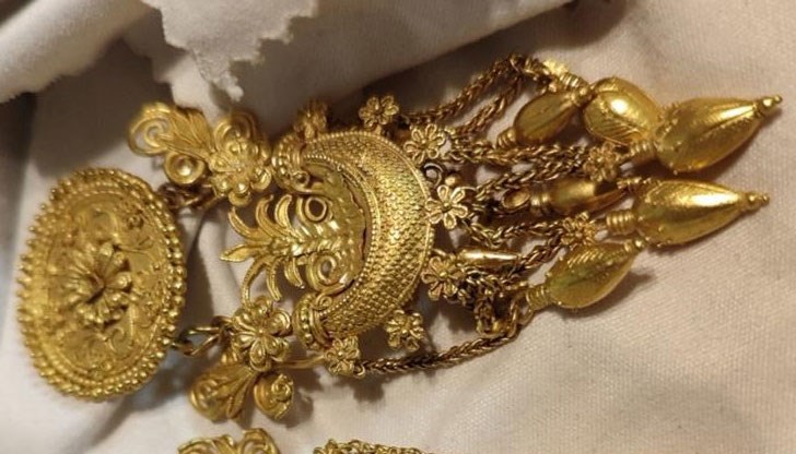 Иззети са над 500 предмета, сред които тракийски шлем и антични златни накити ​