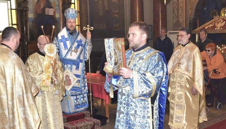 В храма "Успение Богородично" бе отслужена света литургия