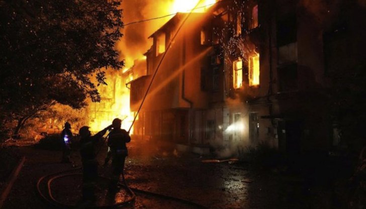 При удара има най-малко една жертва и четирима ранени