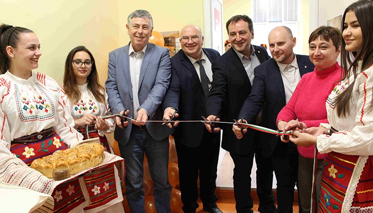 Подобни проекти представят пред учениците най-новите тенденции в мебелното производство