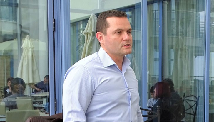 Нека всяка от вас се чувства специална, обърна се към дамите кметът на Русе