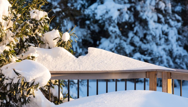 Снежна буря връхлетя страната и блокира много хора в отдалечени райони Снежна буря връхлетя страната и блокира много хора в отдалечени райони