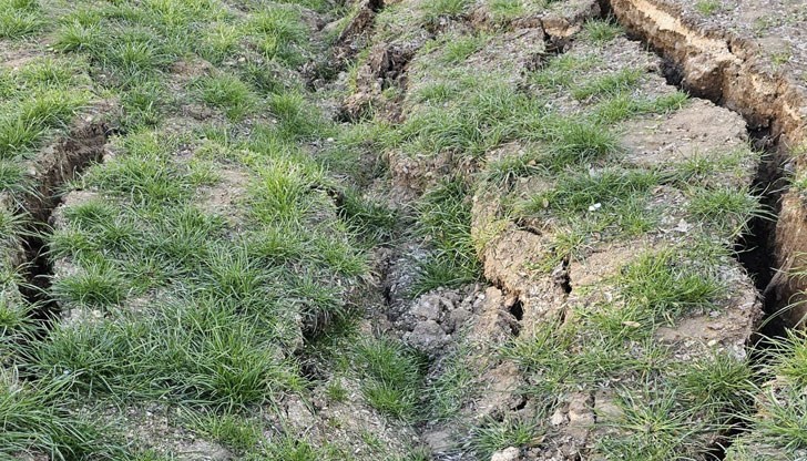 Според русенка пропадането е в участък, дълъг 12 метра и дълбок 1,80 метра