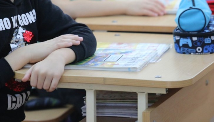 Родители настояват МОН да даде нужните указания за уведомителен режим