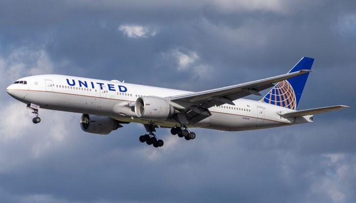 Пилотите успели да приземят самолета без проблеми в Лос Анджелис Пилотите успели да приземят самолета без проблеми в Лос Анджелис