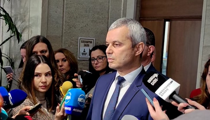 Лидерът на "Възраждане" смята, че ПП-ДБ са изключително "жадни за власт" и за пореден път са паднали в капана на ГЕРБ