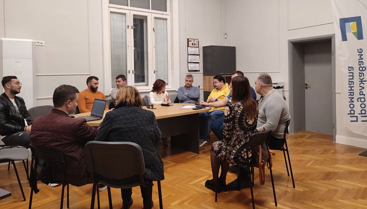 Той бе представен по време на събрание в офиса на партията