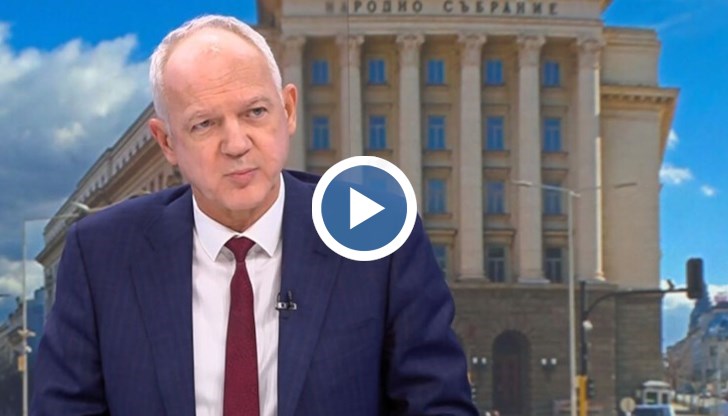 Този финансов министър смята, че трябва да се взимат заеми, да се харчи почти безразборно, коментира той