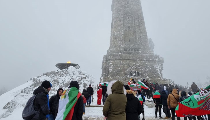 Очаква се на тържествата на Шипка и други исторически места у нас за празника да се развеят няколко хиляди трибагреника внос от Китай