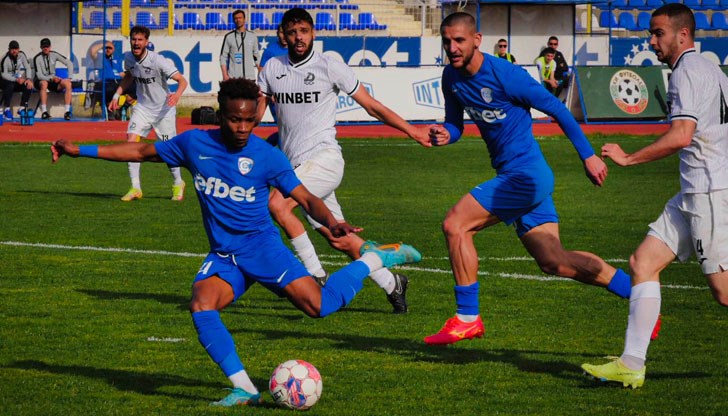 В 86-ата минута Луис Пахама хладнокръвно отбеляза гол за "драконите" В 86-ата минута Луис Пахама хладнокръвно отбеляза гол за "драконите"