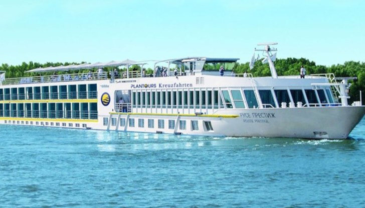 Плавателният съд продължава прехода си по направление след снощния инцидент Плавателният съд продължава прехода си по направление след снощния инцидент