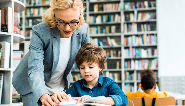 Посетителите са на всякаква възраст и четат различни жанрове, а книгите се набавят от дарения