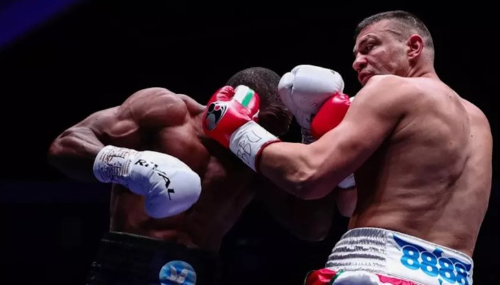 Българинът преодоля кървава аркада и "мръсните" номера на африканец