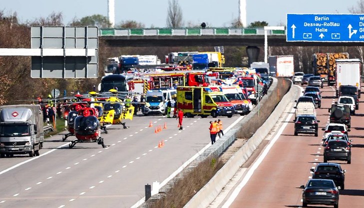 При инцидента има и десетки ранени