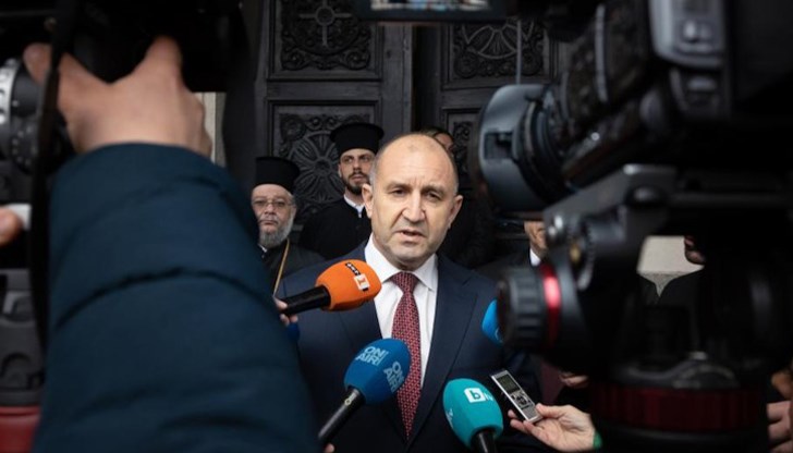 Румен Радев отложи връчването на мандата за съставяне на правителство за понеделник от 12:00 часа